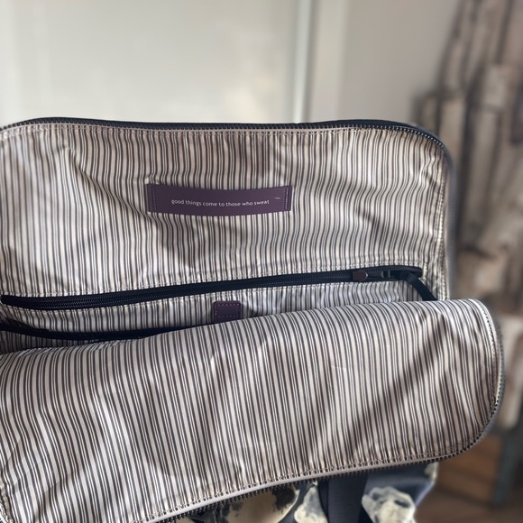 Lululemon RARE My Omies bag - Picture 5 of 5